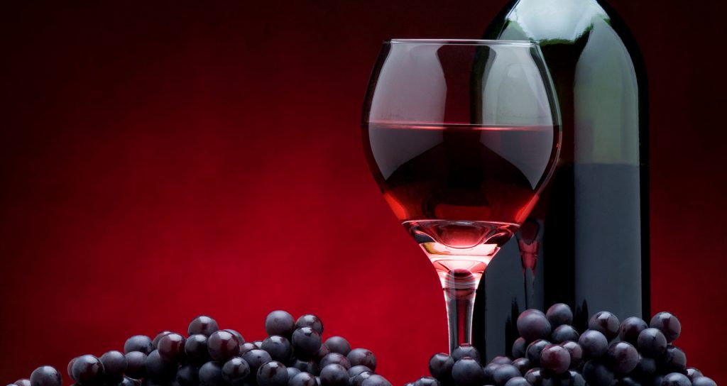 Vinho tinto pode ajudar na prevenção do Mal de Alzheimer